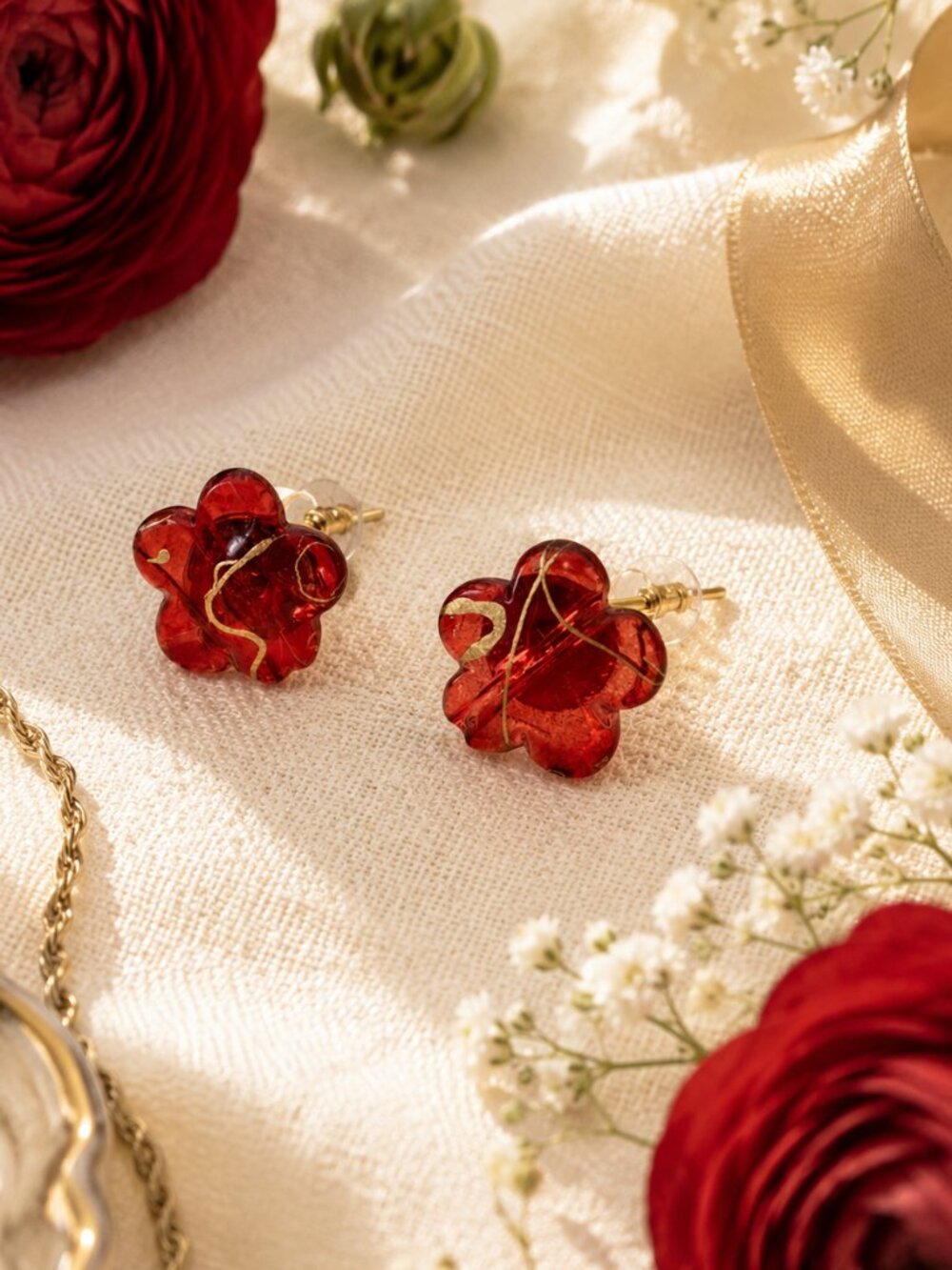 Red Acrylic Flower Stud Earrings Gold Swirl Floral Petite Boutique - Picture 1 of 6